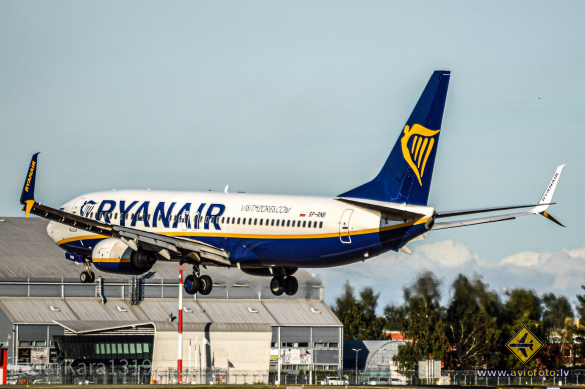 Boeing 737-8AS